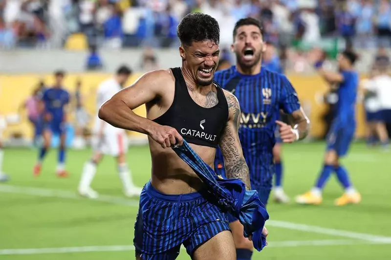 الهلال يؤكد انضمام ليوناردو للتدريبات الجماعية رسمياً الهلال يؤكد انضمام ليوناردو للتدريبات الجماعية رسمياً