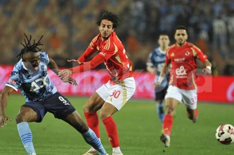 تغطية شاملة لمباراة الأهلي وبيراميدز وتأثيرها على الدوري المصري تغطية شاملة لمباراة الأهلي وبيراميدز وتأثيرها على الدوري المصري
