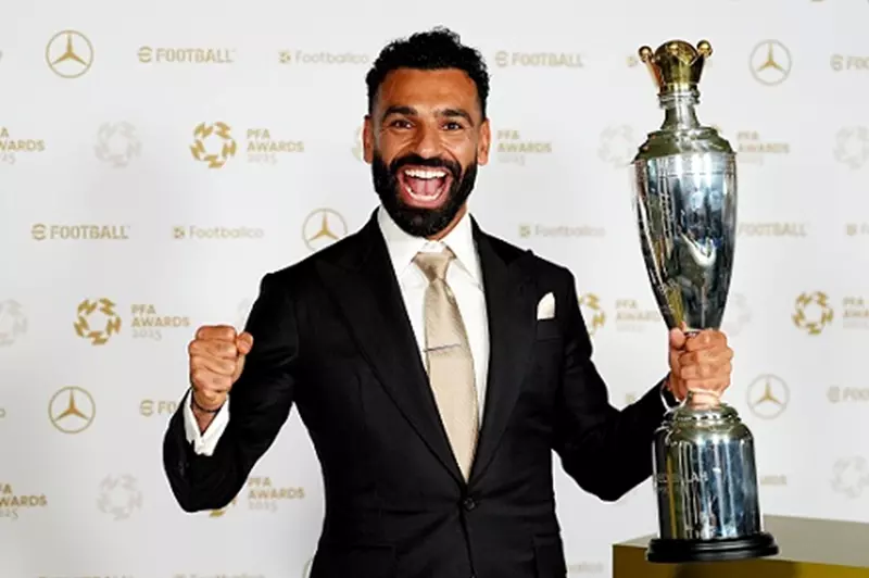 محمد صلاح: إنجاز تاريخي بلقب أفضل لاعب من رابطة المحترفين للمرة الثالثة محمد صلاح: إنجاز تاريخي بلقب أفضل لاعب من رابطة المحترفين للمرة الثالثة